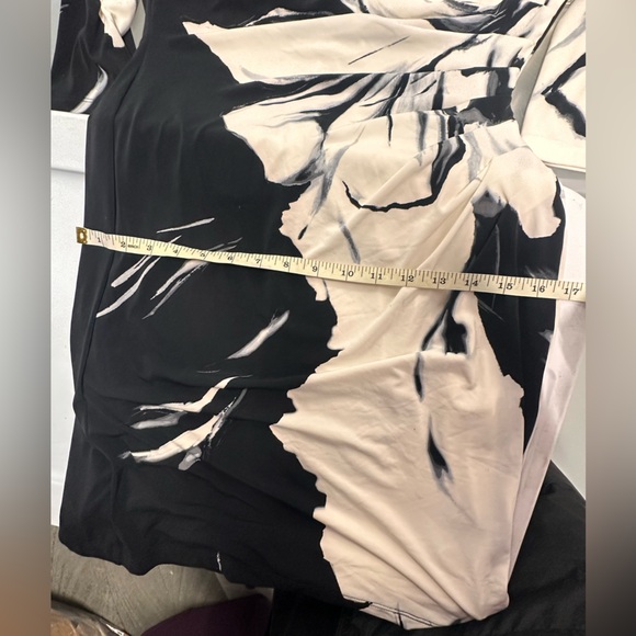 Ralph Lauren side pleated midi dress size
8 -black and creamy white - Picture 4 of 9